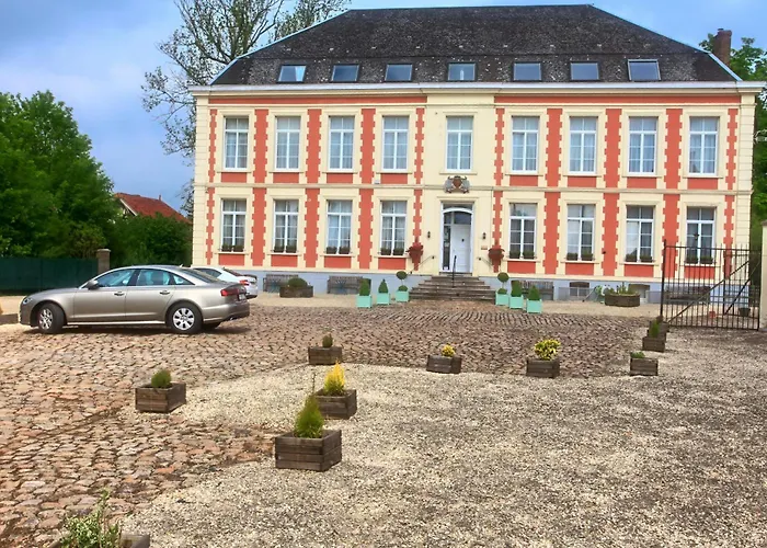 Chateau De Moulin-Le-Comte