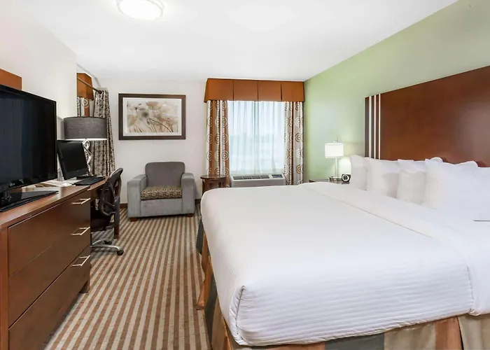 Ramada By Wyndham Carlyle