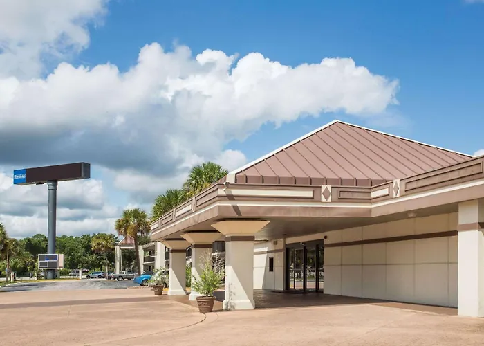 Travelodge By Wyndham Deltona