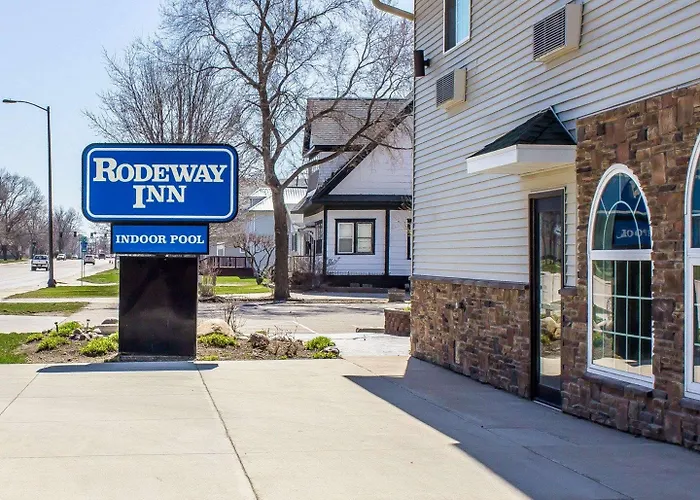 Rodeway Inn & Suites Near Okoboji Lake