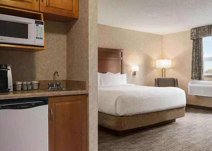 Days Inn & Suites By Wyndham