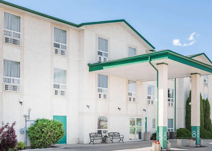 Super 8 By Wyndham Dauphin