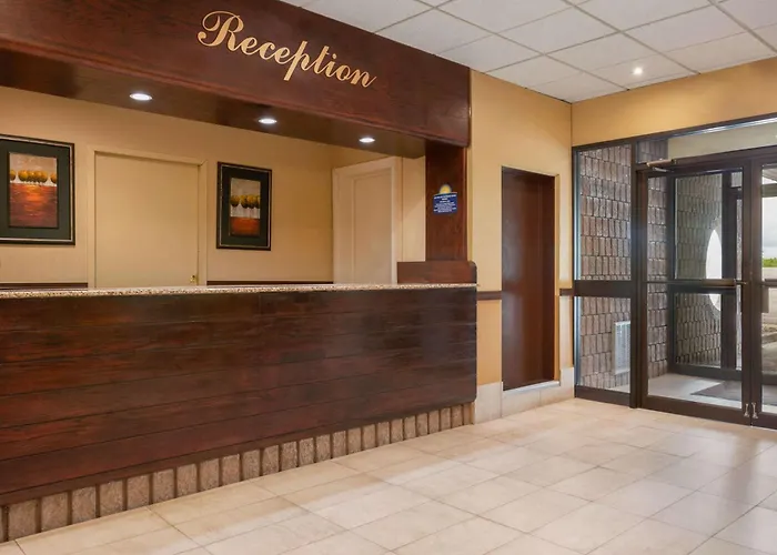 Days Inn By Wyndham Renfrew Conference Centre