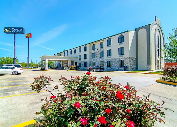 Quality Inn & Suites Near Tanger Outlet Mall