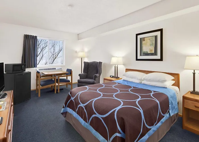 Super 8 By Wyndham Swift Current