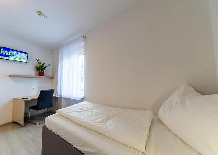 Zeltweg-Rooms