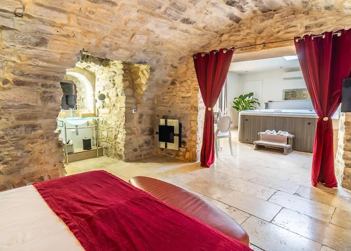 Chambre d'hôte romantique avec SPA privatif domaine les nuits envôutées - Vézénobres