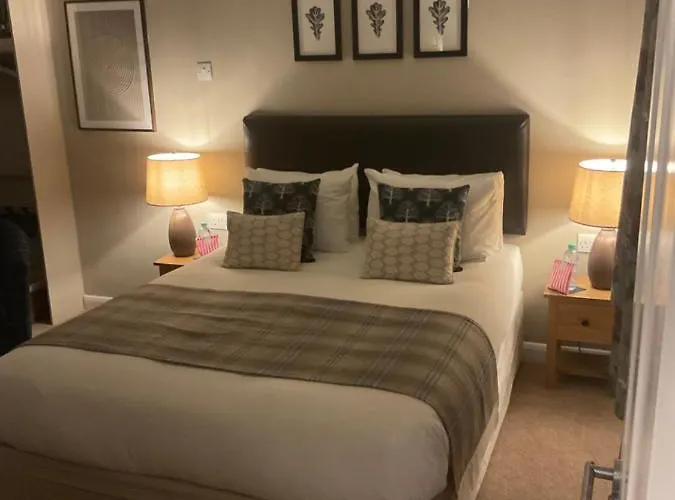 Oak Tree Lodge & Holiday Parking