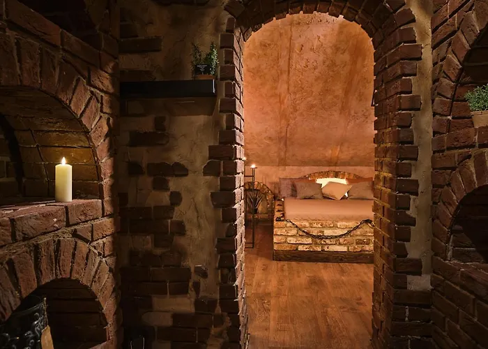 Sweet Poison Rooms