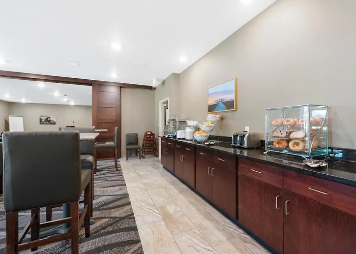 Cobblestone Hotel & Suites - Urbana