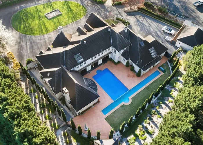 Montfort Manor