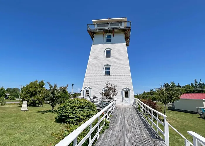 Baywatch Lighthouse Cottages & Motel