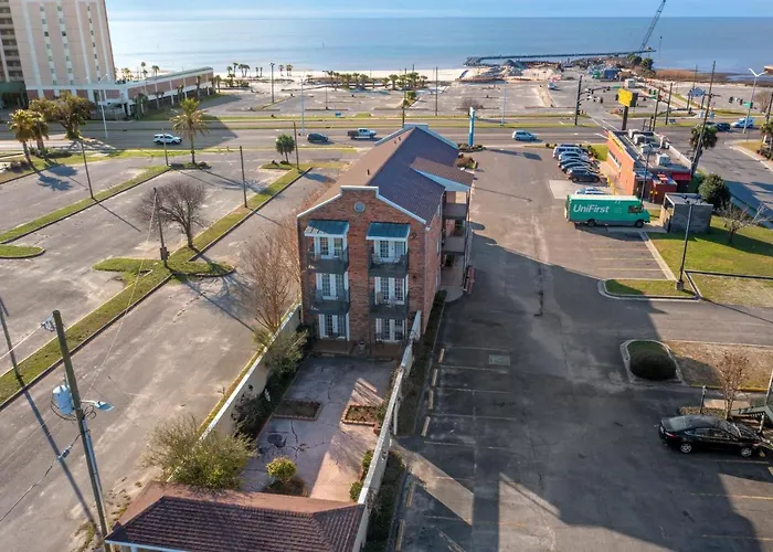 Edgewater Inn - Beach