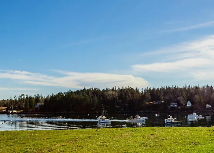 East Wind Inn On The Water