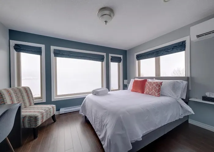 Coastal Lookout Suites