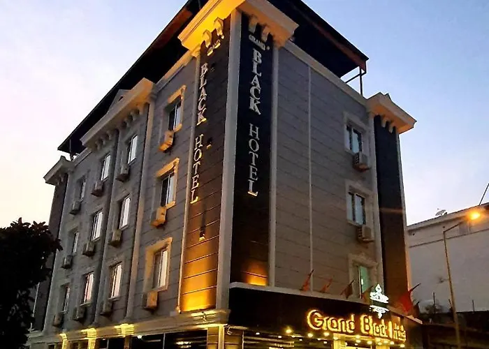 Grand Black Hotel