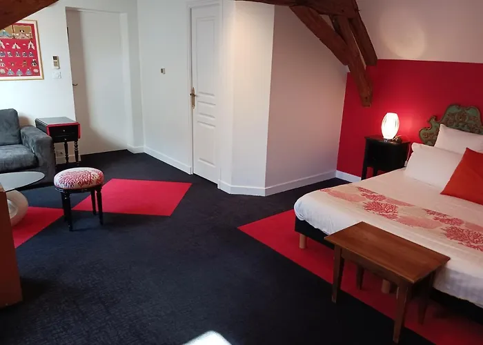 HOTEL LA COGNETTE A 25 Kilomètres de Châteauroux et 30 Kilomètres de Bourges Issoudun