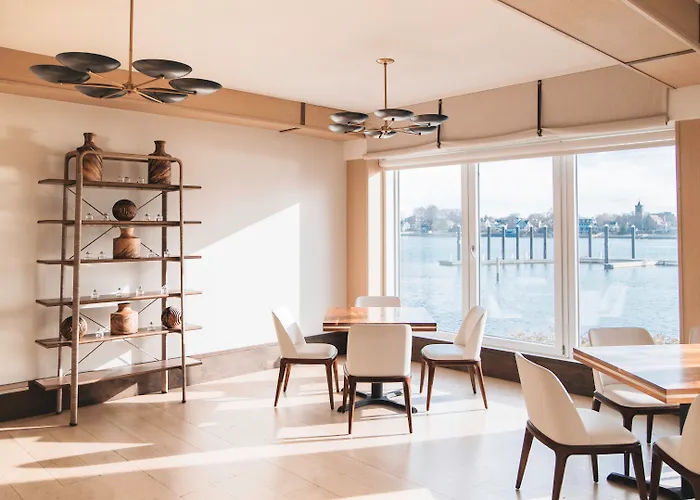 Newport Harbor Island Resort