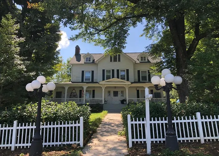 Love Lane Bed & Breakfast