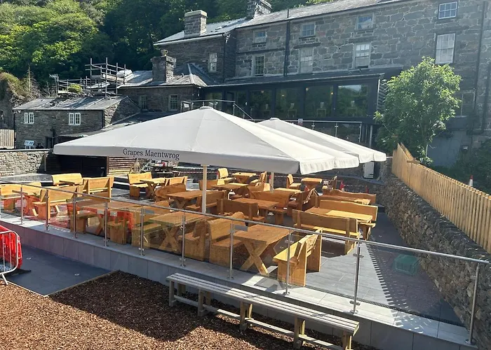 Grapes Hotel, Bar & Restaurant Snowdonia Nr Zip World