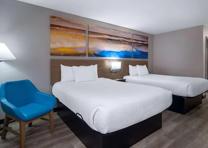 Days Inn & Suites By Wyndham Commerce