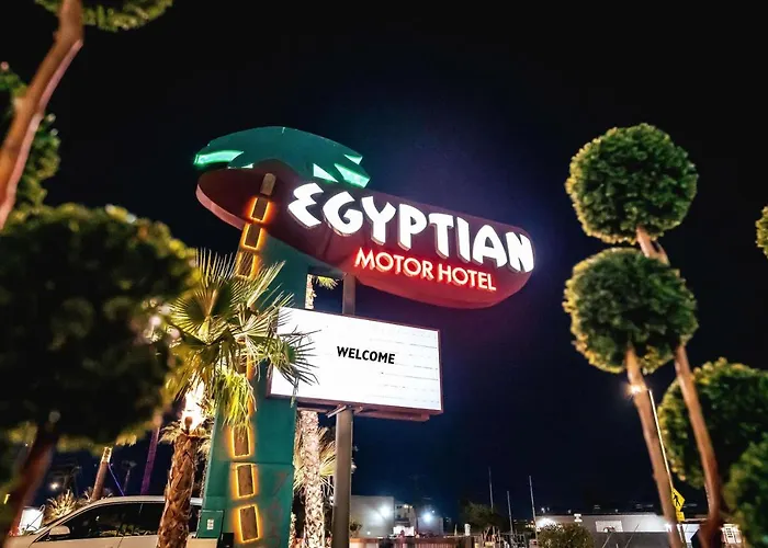 Egyptian Motor Hotel BW Signature Collection