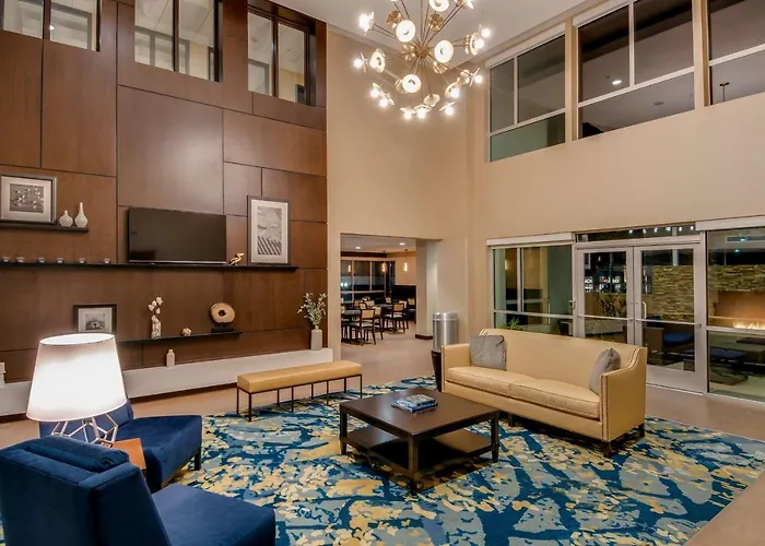 Hampton Inn & Suites Los Angeles -
