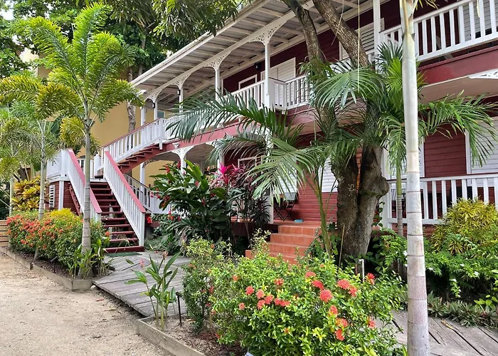 Alux House
