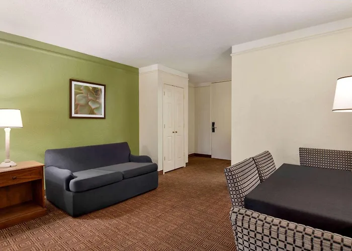 Baymont By Wyndham Intl Speedway I-95