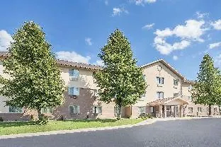 Baymont By Wyndham Holland Hotel