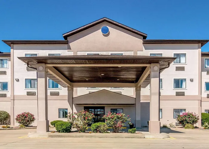 Quality Inn & Suites Near I-57