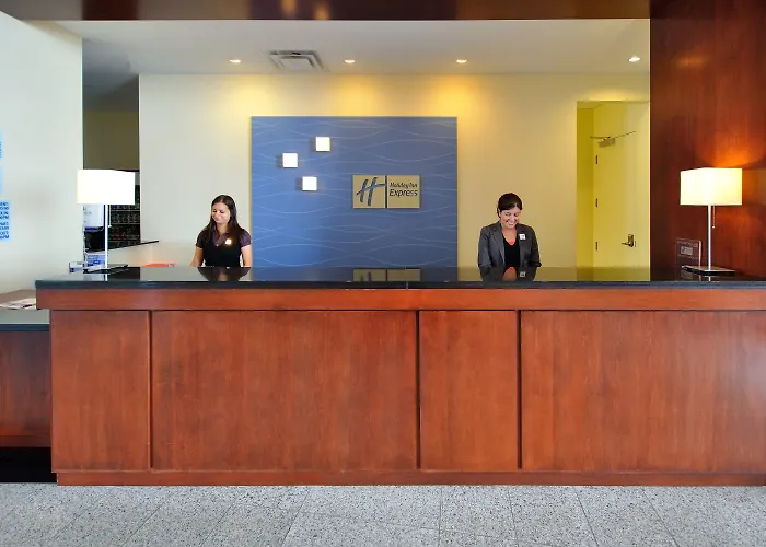 Holiday Inn & Suites Montreal Airport By Ihg