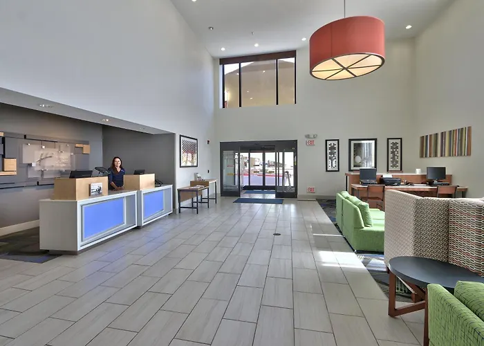 Holiday Inn Express & Suites - North Balloon Fiesta Park By Ihg