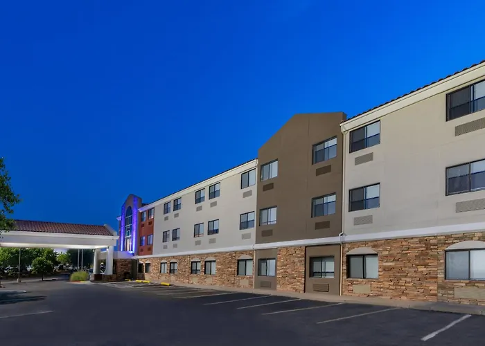 Holiday Inn Express & Suites - North Balloon Fiesta Park By Ihg