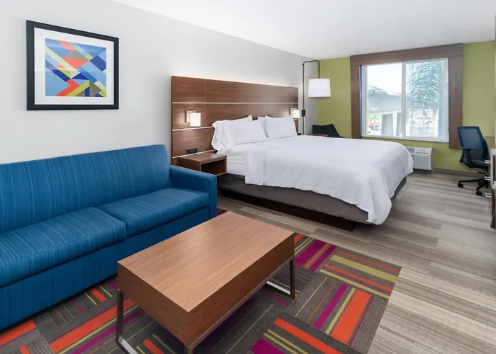 Holiday Inn Express & Suites Dinuba West By Ihg