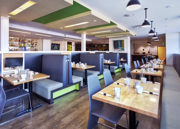Holiday Inn Express Airport - Polo Park By Ihg