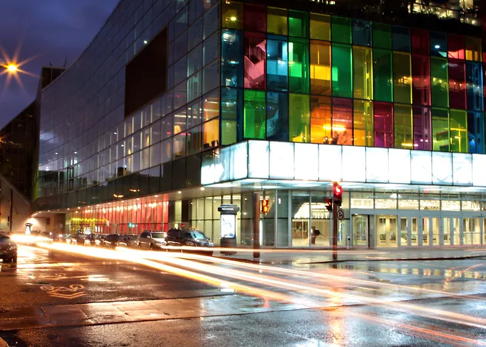 Holiday Inn Montreal Centre Ville Downtown By Ihg