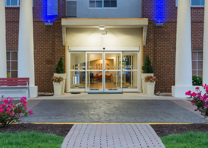 Holiday Inn Express And Suites - Petersburg - Fort Lee By Ihg