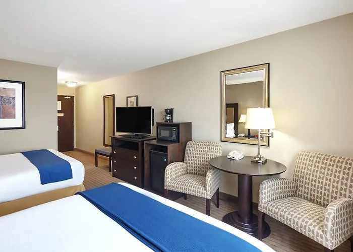 Holiday Inn Express & Suites Madison-Verona By Ihg