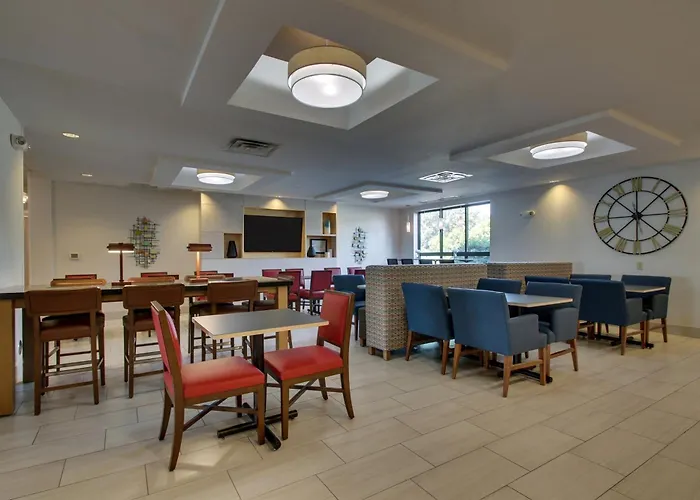 Holiday Inn Express & Suites Morris By Ihg
