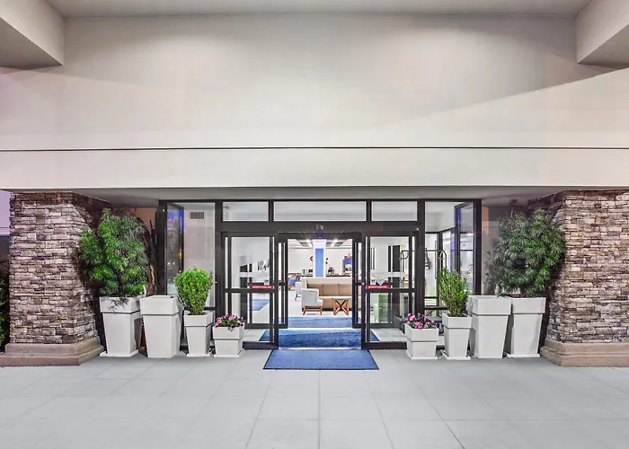 Holiday Inn Express & Suites Tacoma By Ihg