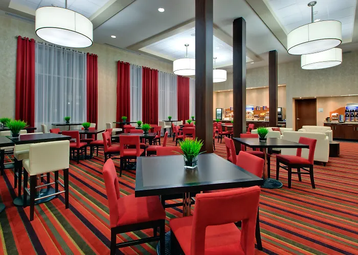 Holiday Inn Express & Suites Chatham South By Ihg