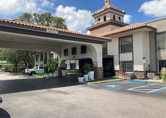 Red Roof Plus+ & Suites Tampa