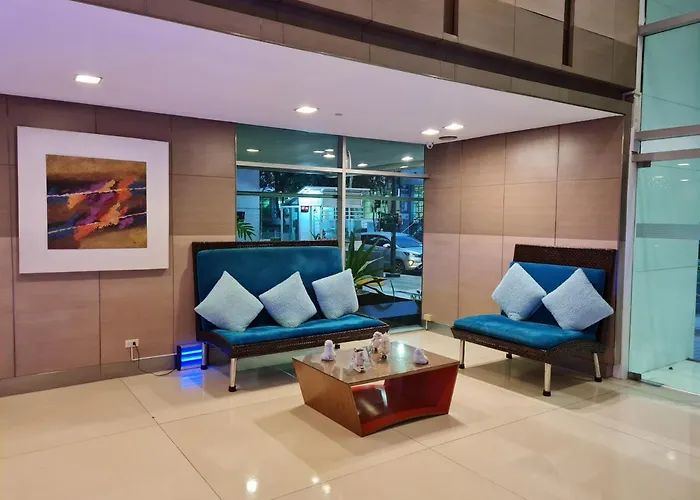 Huge Condo Unit Near Burgos Circle, St Lukes, Shangri-La - P Hamptons T1