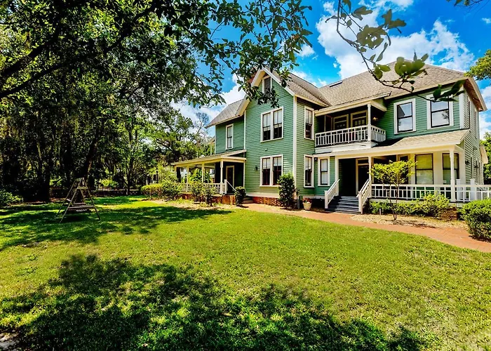 Southern Charm In The Camellia Rose Inn