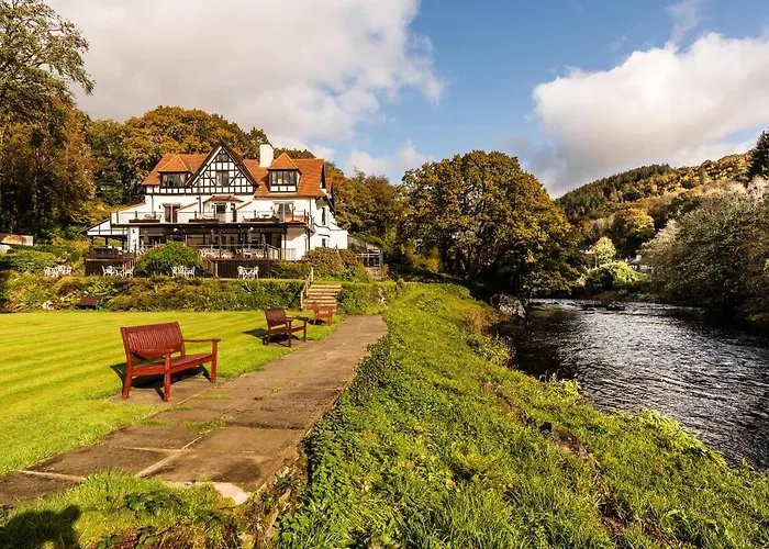 Craig-Y-Dderwen Riverside