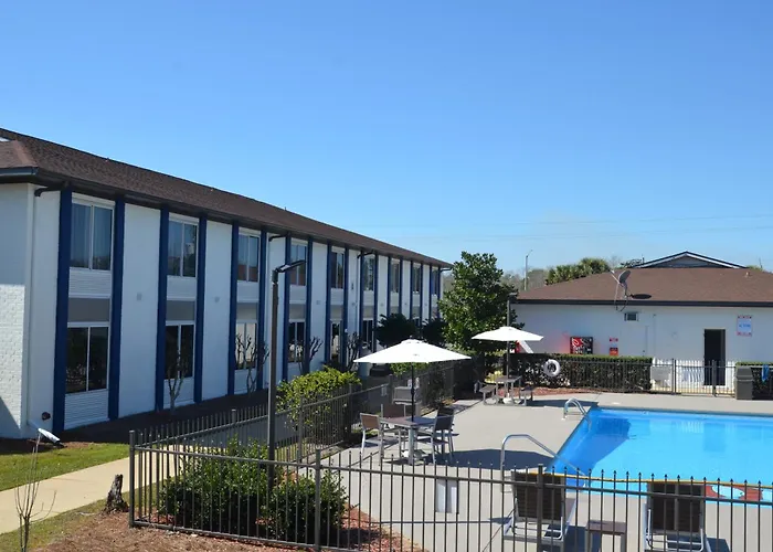 Americas Best Value Inn & Suites-Foley