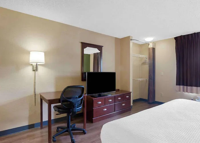 Extended Stay America Suites - Chicago - Lombard - Yorktown Center