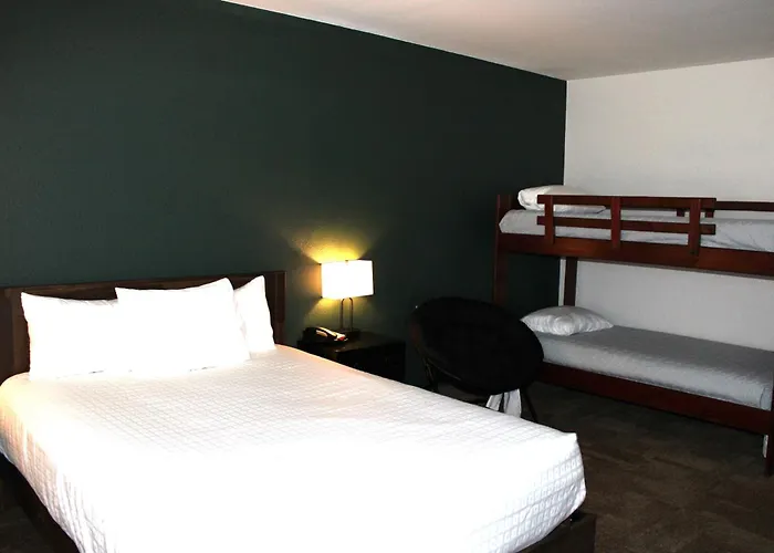 Boothill Inn And Suites