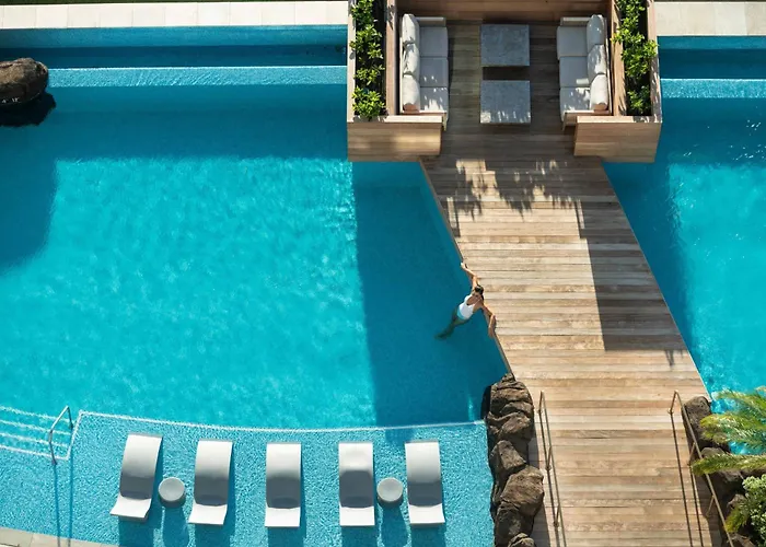 Ritz-Carlton Residences, Waikiki Beach
